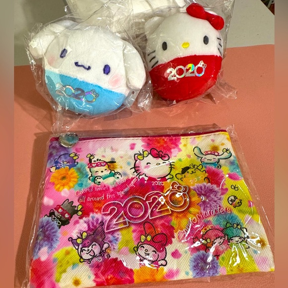 NWT Sanrio Characters zippered pouch+2 plush ornaments Cinnamoroll/Hello Kitty - Picture 1 of 6